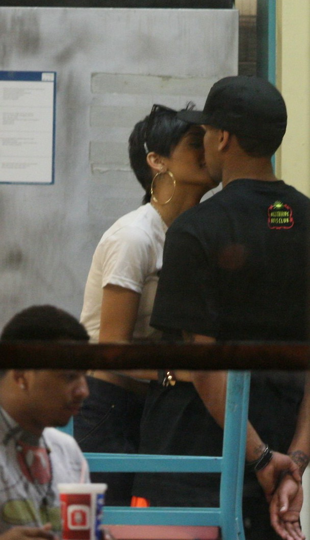 rihanna chris brown fight pictures. Chris Brown And Rihanna Fight: